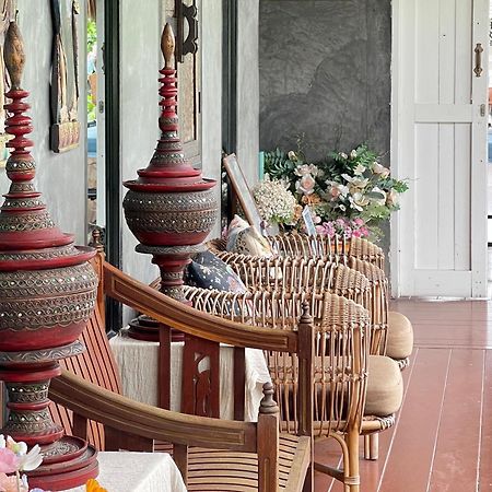 The Quarter Wutthakat Apartment Bangkok Bagian luar foto
