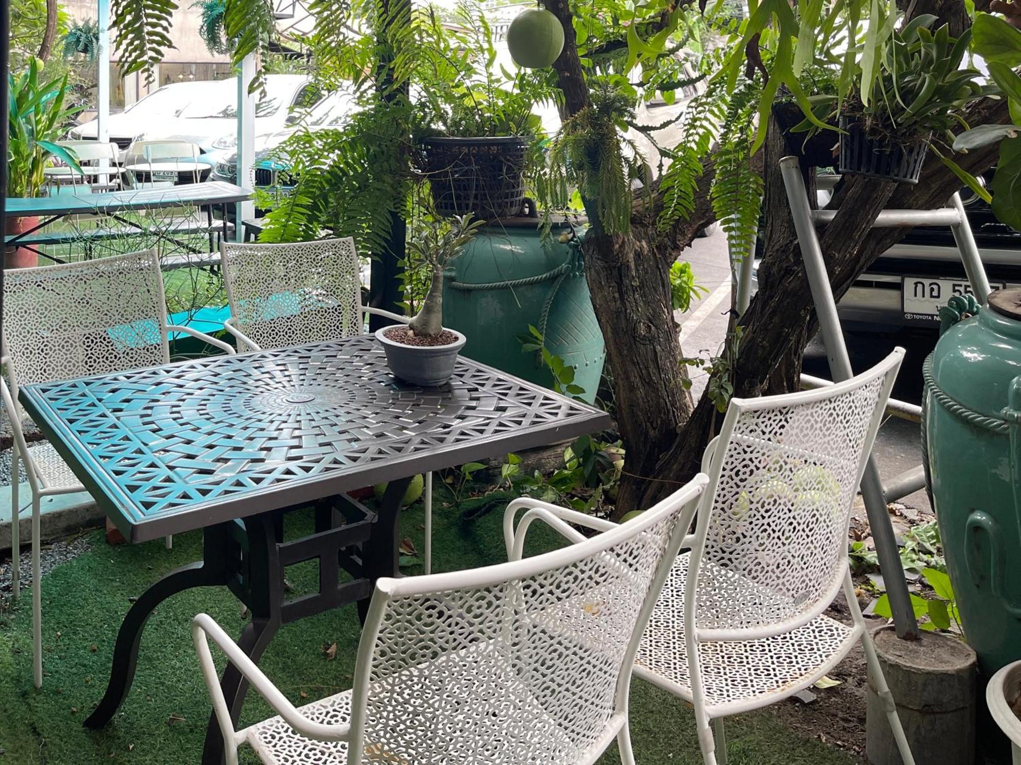 The Quarter Wutthakat Apartment Bangkok Bagian luar foto