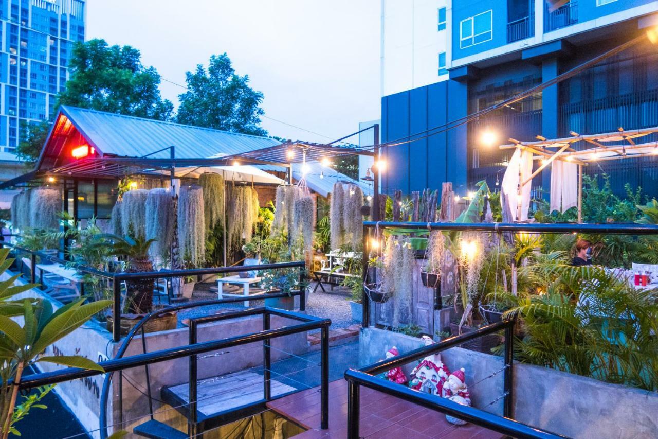 The Quarter Wutthakat Apartment Bangkok Bagian luar foto